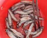 Hình bước làm 1 của món Cơm Trưa Cá Bống Dừa Kho sả Ớt Kèm Salad cải xà lách trộn