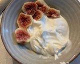 Foto del paso 3 de la receta: Bowl de yogur con higos, chía y crema de cacahuete