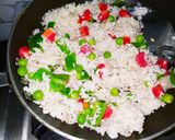 मेक्सिकन राइस (Mexican Rice recipe in marathi) रेसिपी स्टेप 4 फोटो 