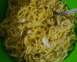 Foto langkah ke 4 dari resep Omelet mi.
