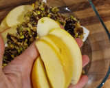 Foto del paso 4 de la receta: Dip queso brie - frutos secos, dátiles y manzana