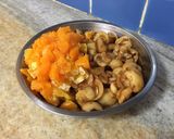 Foto del paso 1 de la receta: Mermelada de nísperos, naranja y mandarina con canela y oporto