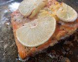 Foto langkah ke 2 dari resep Lemon Butter Salmon.