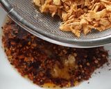 Foto langkah ke 3 dari resep Minyak Cabe Bawang Putih.