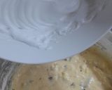 Foto del paso 4 de la receta: 🍋 Budín de limón con chocolate y nueces sin TACC 🍫
