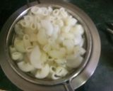 A picture of step 1 of White sauce pasta.