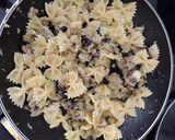 Foto del passaggio 3 della ricetta Farfalle con tonno e melanzana 🍆