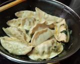 Foto del paso 5 de la receta: Gyozas en Caldo 🍲 de Sabor Oriental 🍜 🇯🇵