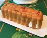 Une image de l'étape 14 de Charlotte à la rhubarbe et pralines roses.