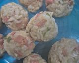 Foto langkah ke 2 dari resep Bola-bola Nasi Mozzarella.