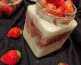 A picture of step 3 of Overnight strawberries smoothie parafit in almond milk.