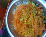 Foto del paso 2 de la receta: Ensalada fresca de repollo choclo y zanahoria sazonada