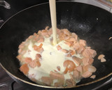 Foto del paso 2 de la receta: Salsa de langostinos y salmón rosado para disfrutar con una rica pasta