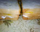 A picture of step 8 of Creamy mango sandwich.