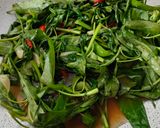 Foto langkah ke 3 dari resep Tumis Kangkung Tauge Saus Tiram.