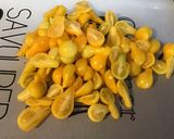 Une image de l'étape 3 de Courgette et champignons aux tomates poires et piments verts.
