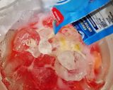 Foto langkah ke 2 dari resep Es Pink Lava Jelly.