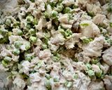 Foto del paso 3 de la receta Ensaladilla tibia de merluza de pincho con guisantes naturales