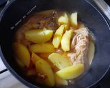 Une image de l'étape 3 de Poulet aux pommes de terre rôties 🍴.