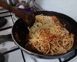 รูปขั้นตอนการทำที่ 6 ของ สปาเก็ตตี้หมูซอสมะเขือเทศ