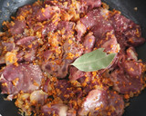 Foto del paso 2 de la receta: Arroz con higadillos de pollo