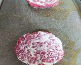 Foto del paso 3 de la receta: Hamburguesas de potro con crema de boletus y cebolla caramelizada