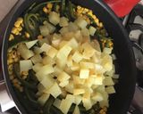 Foto del paso 3 de la receta: Rajitas con papa y arroz verde