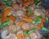 Foto langkah ke 3 dari resep Tumis Udang Buncis Wortel.