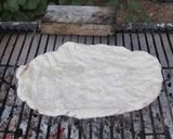 Foto del passaggio 5 della ricetta Pizza cotta sul barbecue