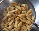 Foto langkah ke 6 dari resep Cemilan Kriuk Nasi Sisa.