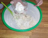 Foto langkah ke 5 dari resep Cara Membuat Adonan Roti yang Empuk & Mengembang.
