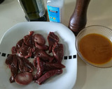 Foto del paso 1 de la receta: Hígado de cabrito con salsa de pimientos y berenjena