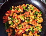 Foto del paso 2 de la receta: Rollitos de verduras con salchicha en papel de arroz