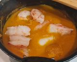 Foto del paso 5 de la receta Albóndigas de rape en salsa con patatas y gambones