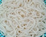 Hình bước làm 2 của món Ebiyaki Udon - Mì Udon xào tôm & bông cải
