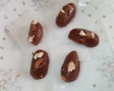 A picture of step 9 of Caramel toffee with almonds.