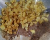 Foto langkah ke 4 dari resep Tumis Kentang Daging Cincang.