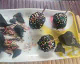 A picture of step 6 of Chocolate lolly pops Christmas spoon.