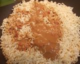 Foto langkah ke 5 dari resep Mie Goreng Saus Kacang ala Thailand.