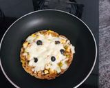 પનીર ચીઝી ભાખરી પીઝા (Paneer Cheesy Bhakhri Pizza Recipe In Gujarati) રેસીપી સ્ટેપ4ફોટો
