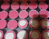 Foto langkah ke 4 dari resep Bolu kukus semangka.