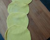 A picture of step 5 of Pumpkin rose bun.