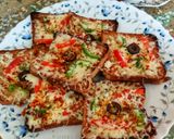 ব্রাউনব্রেড ভেজ পিজ্জা (brown bread veg pizza recipe in Bengali) রেসিপি ধাপ - 6 ছবি
