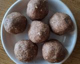 A picture of step 4 of Ragi ladoo in organic jaggery.