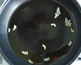 Foto del paso 2 de la receta: Colas de merluza con vainas