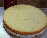 A picture of step 4 of Vanilla cream cake.