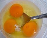 Foto langkah ke 2 dari resep Telur Lembut Saus Kecap.