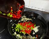 Foto del paso 3 de la receta: Paella con sepia y gambón