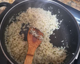 Foto del paso 3 de la receta: Falso risotto de coliflor al curry con langostinos y champiñones