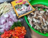 Foto langkah ke 1 dari resep Ikan Pindang Sambal Matah.